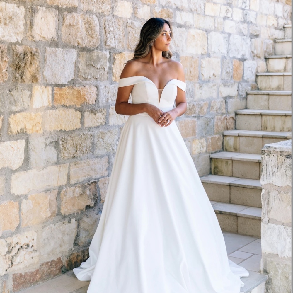 NWT Essence of Australia CLASSIC SATIN PLUS SIZE BALLGOWN OFF THE SHOULDER